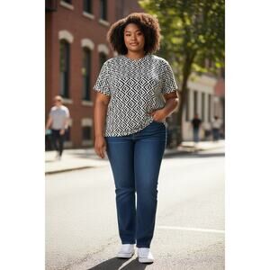 Free Kisses Abstract Print Top Womens 3X Stretch Minimalist Casual Workwear